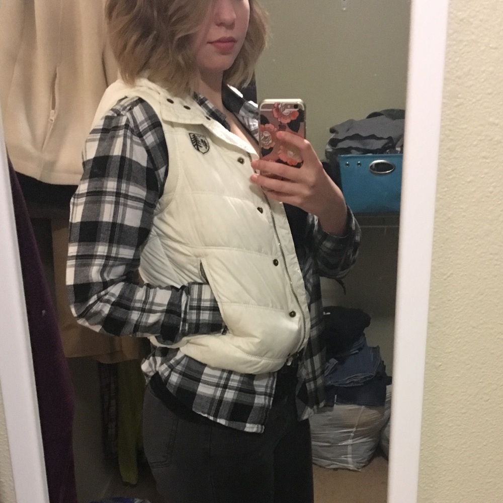 White w/ Furry Hood American Eagle Vest!